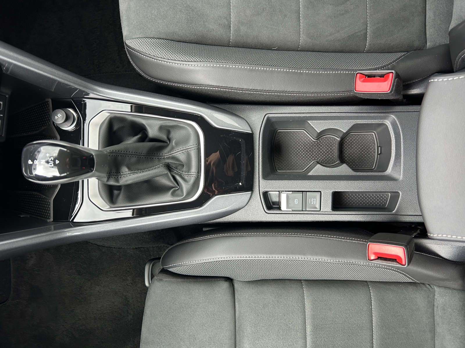 Fahrzeugabbildung Volkswagen T-Roc TSI Style DSG LEDplus CarPlay AID ACC RFK SH 18