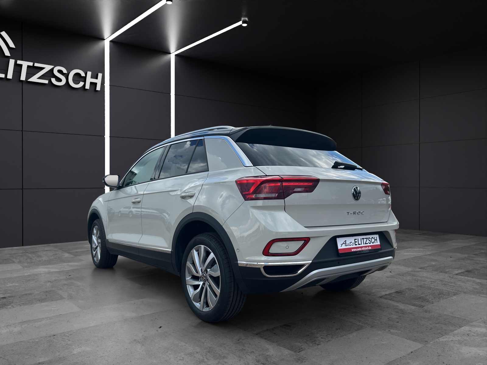 Fahrzeugabbildung Volkswagen T-Roc TSI Style DSG LEDplus CarPlay AID ACC RFK SH 18