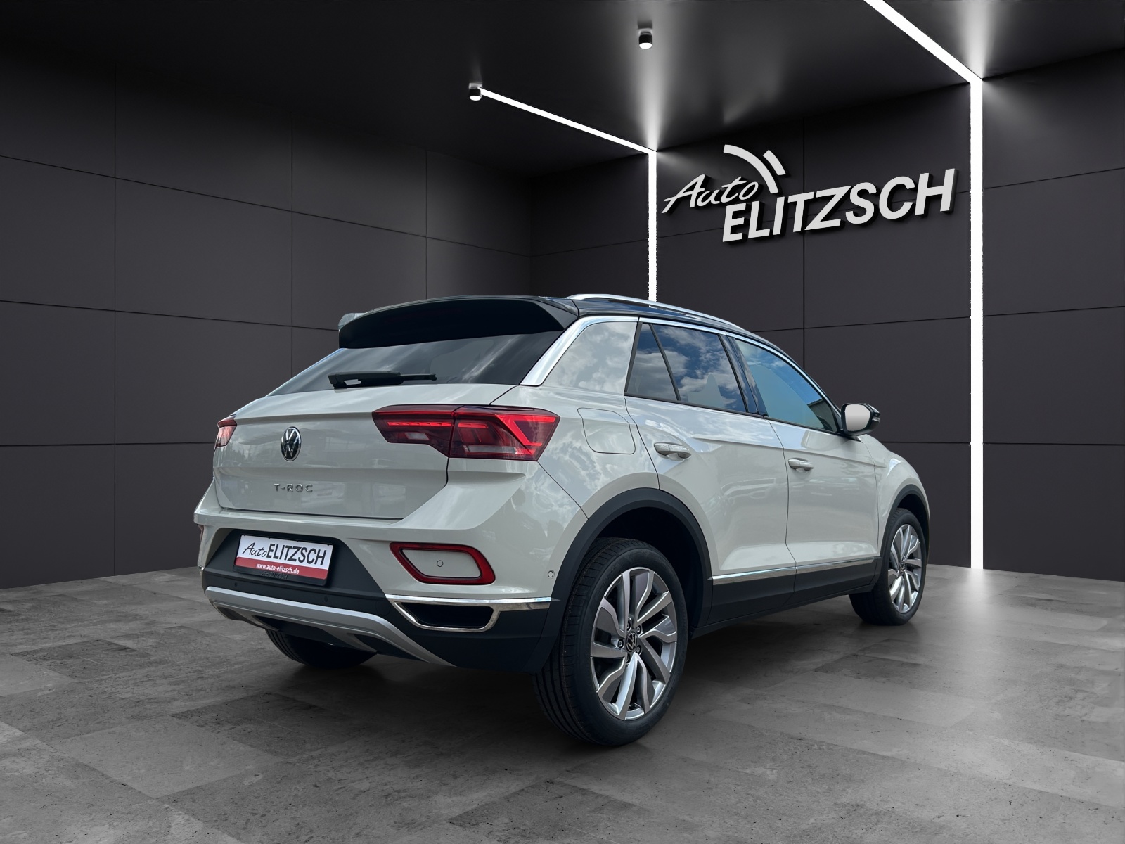 Fahrzeugabbildung Volkswagen T-Roc TSI Style DSG LEDplus CarPlay AID ACC RFK SH 18