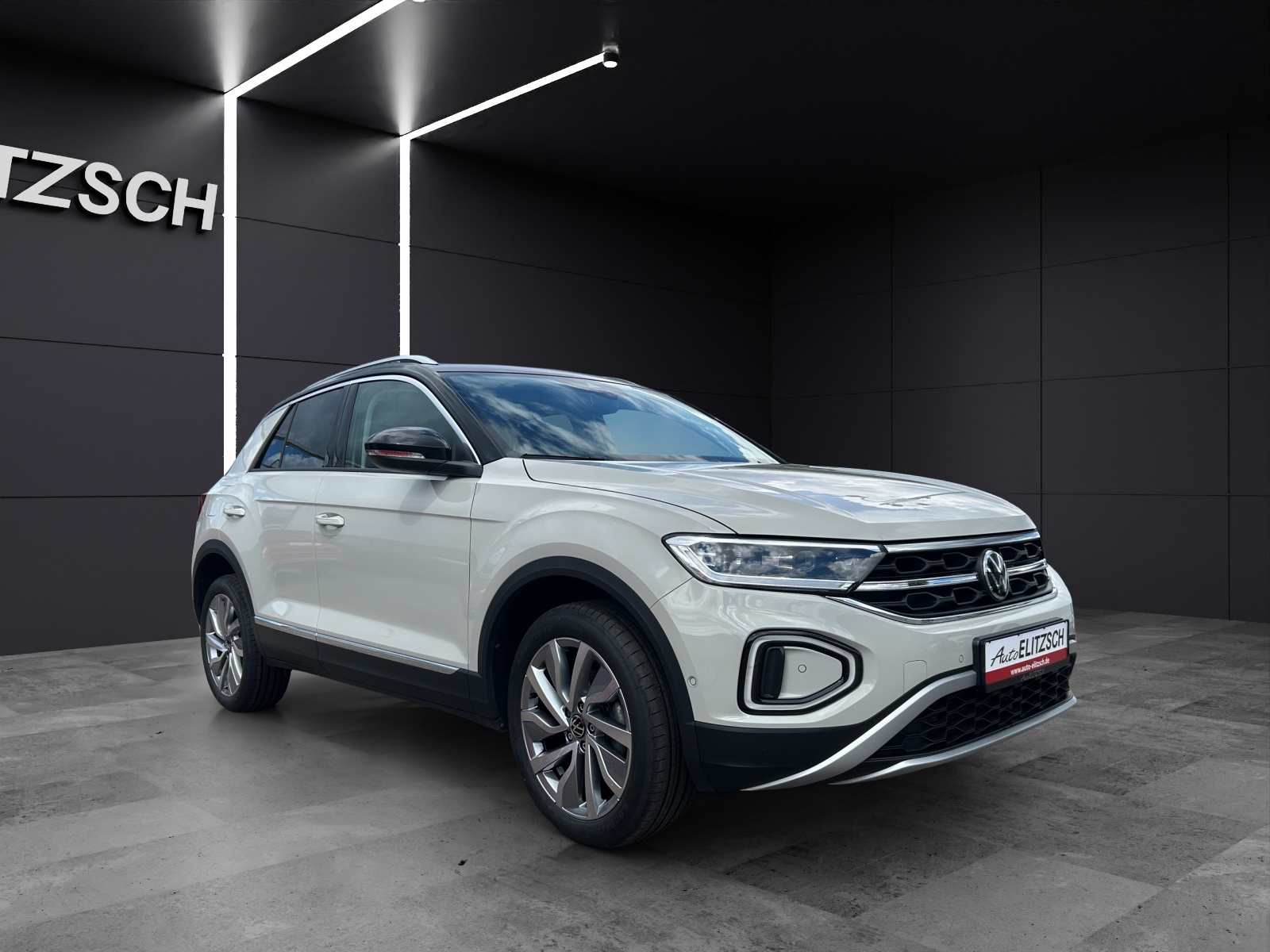 Fahrzeugabbildung Volkswagen T-Roc TSI Style DSG LEDplus CarPlay AID ACC RFK SH 18