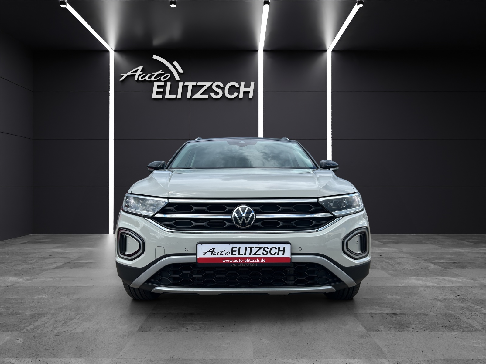 Fahrzeugabbildung Volkswagen T-Roc TSI Style DSG LEDplus CarPlay AID ACC RFK SH 18