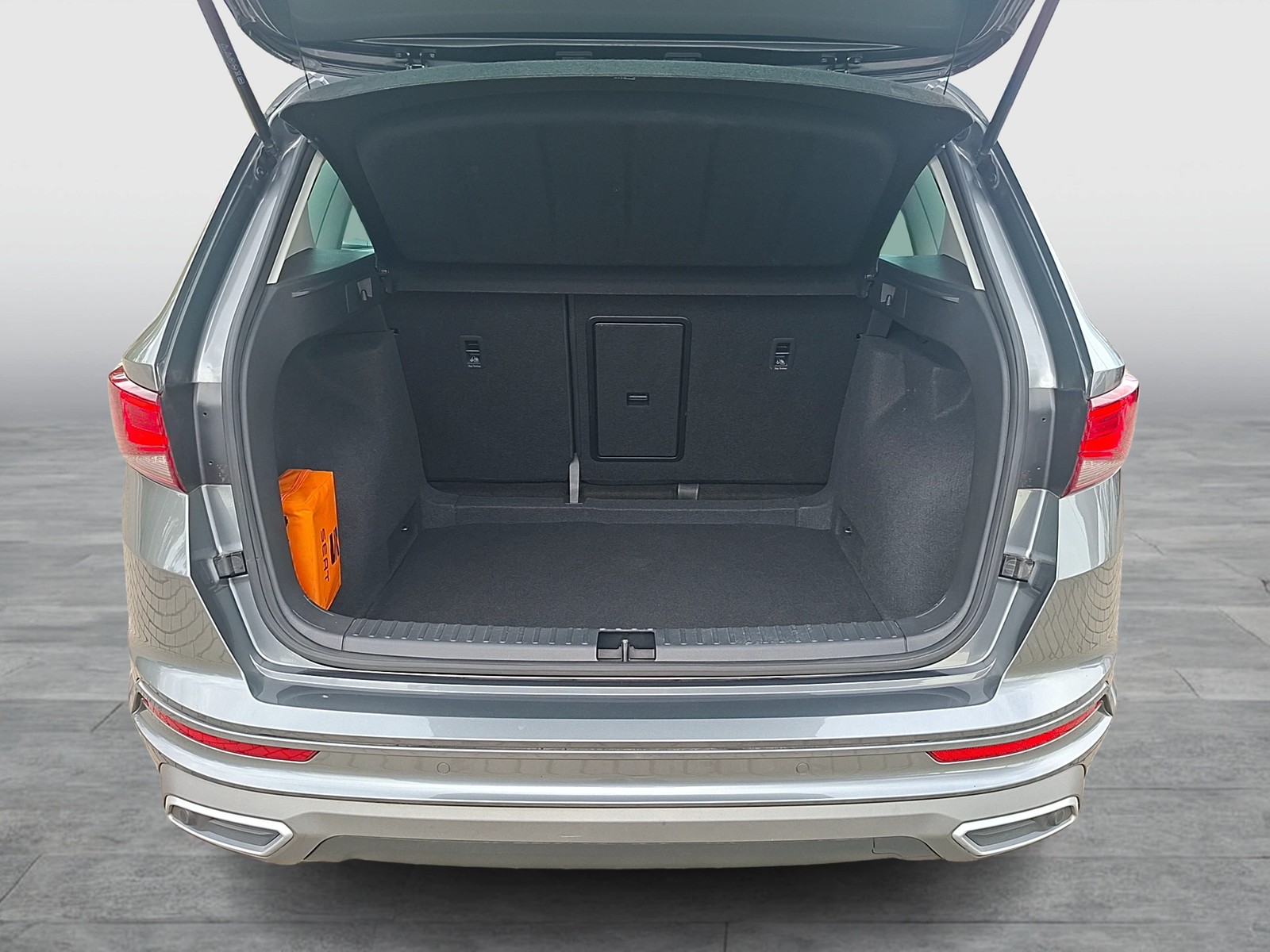 Fahrzeugabbildung SEAT Ateca TSI FR DSG LED AHK Navi AID beats ACC RFK SH 19