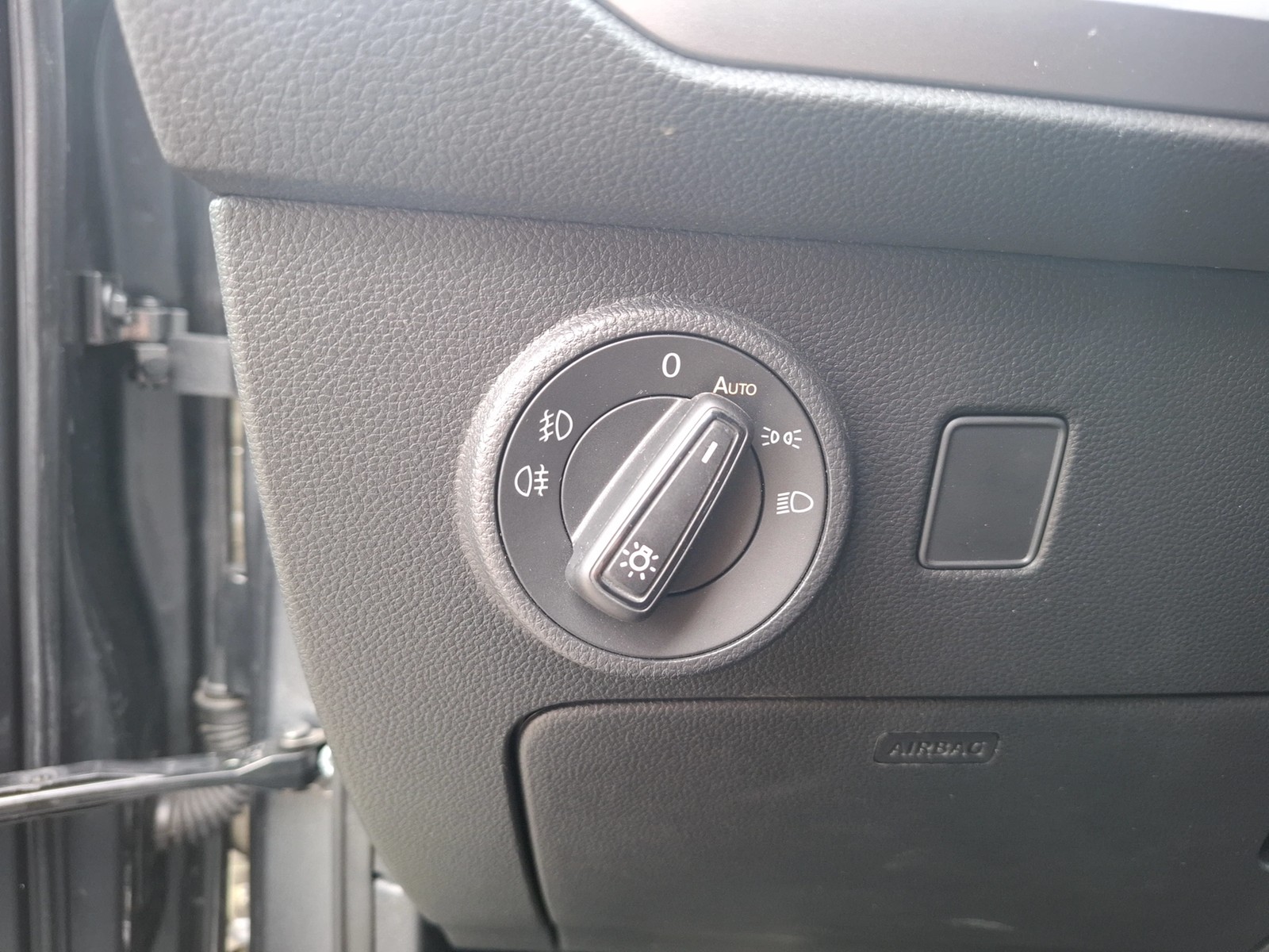 Fahrzeugabbildung SEAT Ateca TSI FR DSG LED AHK Navi AID beats ACC RFK SH 19
