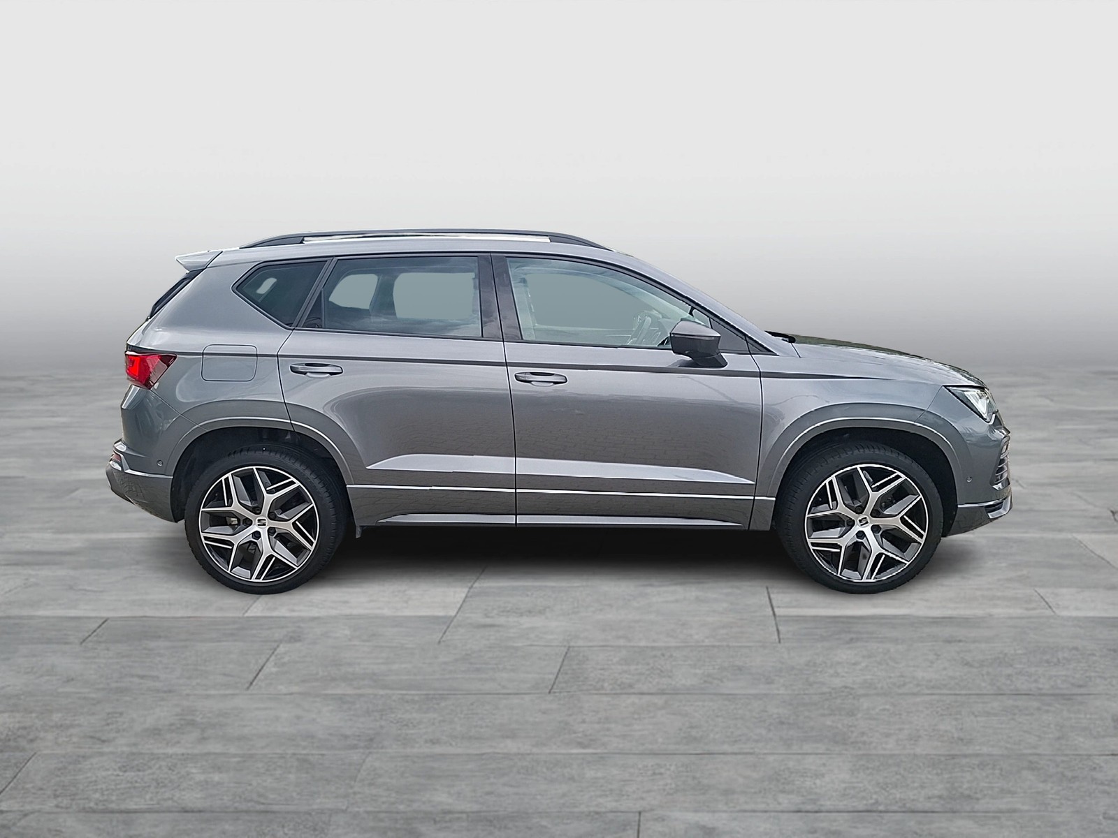 Fahrzeugabbildung SEAT Ateca TSI FR DSG LED AHK Navi AID beats ACC RFK SH 19