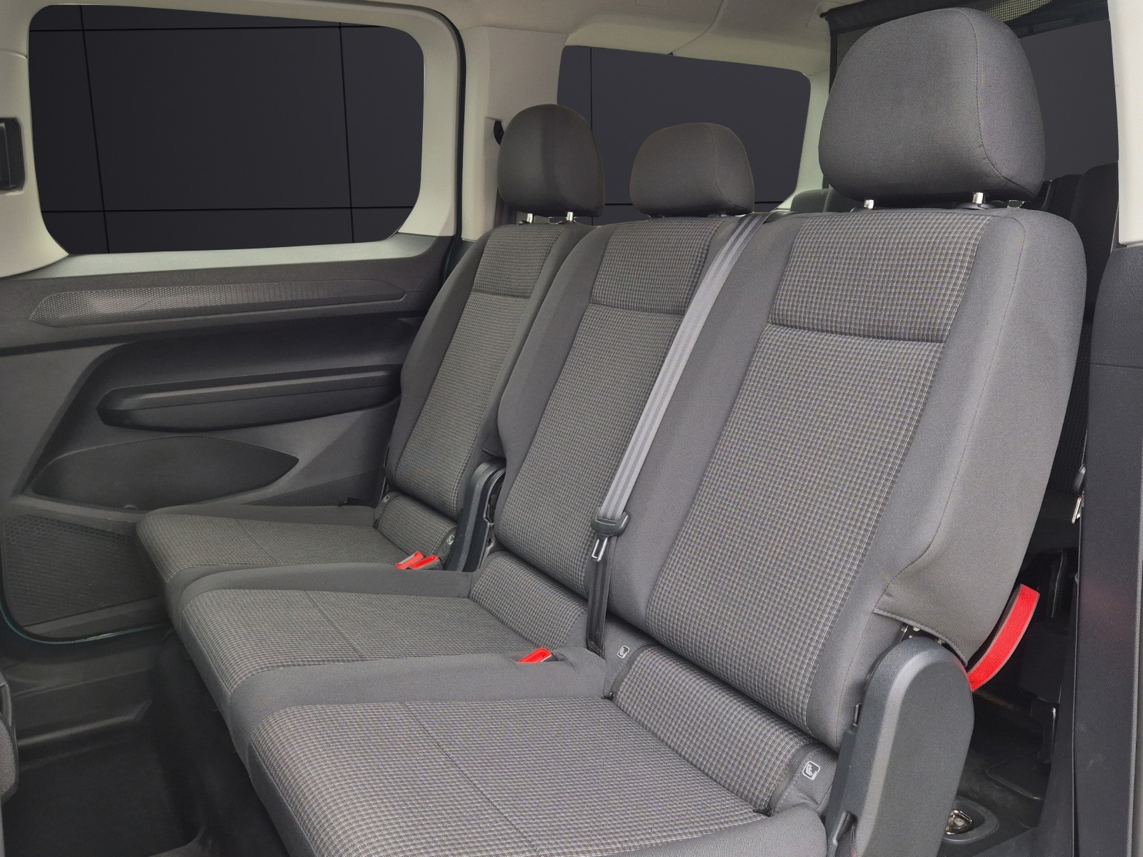 Fahrzeugabbildung Volkswagen Caddy TSI Maxi 7-Si LED Klima GRA PDC DAB
