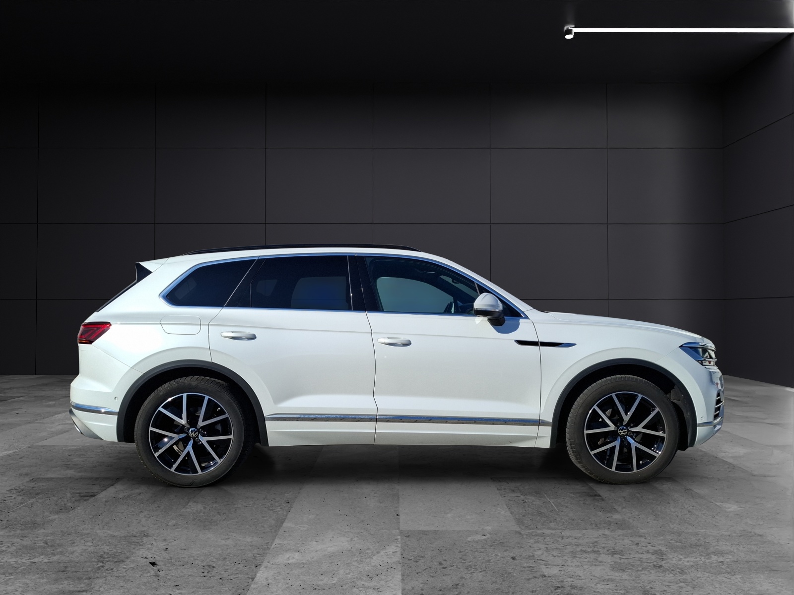 Fahrzeugabbildung Volkswagen Touareg TDI Elegance 4M Matrix AHK Navi ACC 360°Luft 20