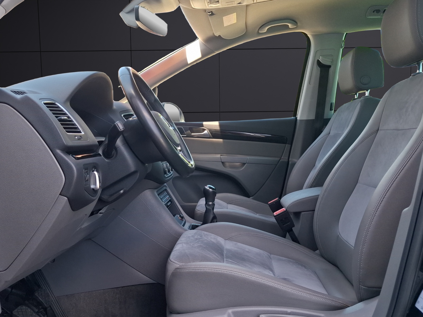 Fahrzeugabbildung Volkswagen Sharan TDI Highline Standhzg Xenon AHK Navi ACC RFK SHZ