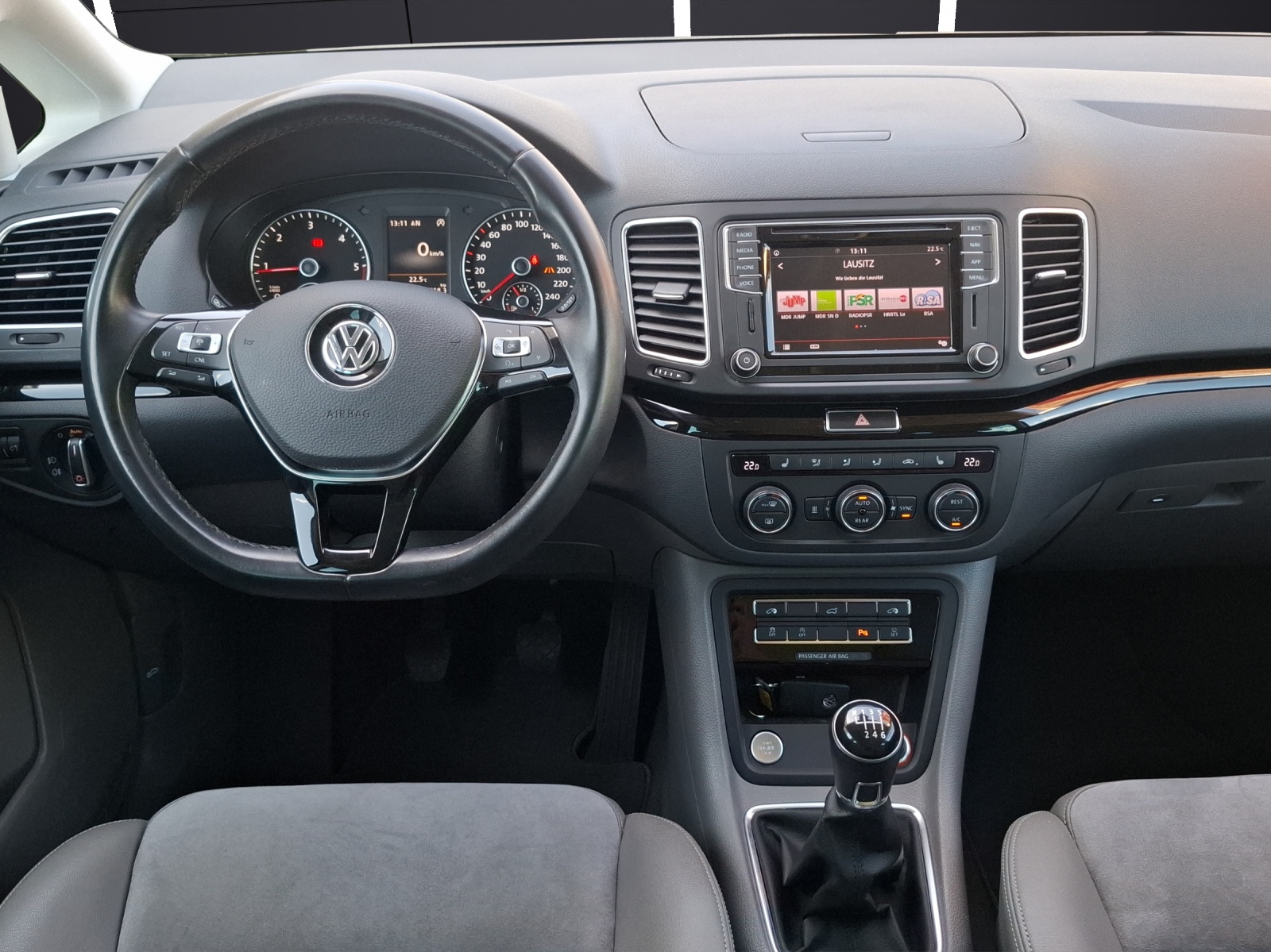 Fahrzeugabbildung Volkswagen Sharan TDI Highline Standhzg Xenon AHK Navi ACC RFK SHZ
