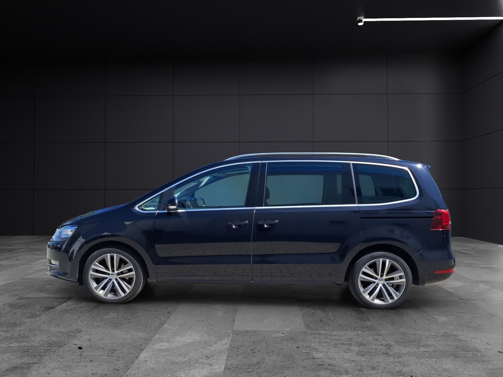 Fahrzeugabbildung Volkswagen Sharan TDI Highline Standhzg Xenon AHK Navi ACC RFK SHZ