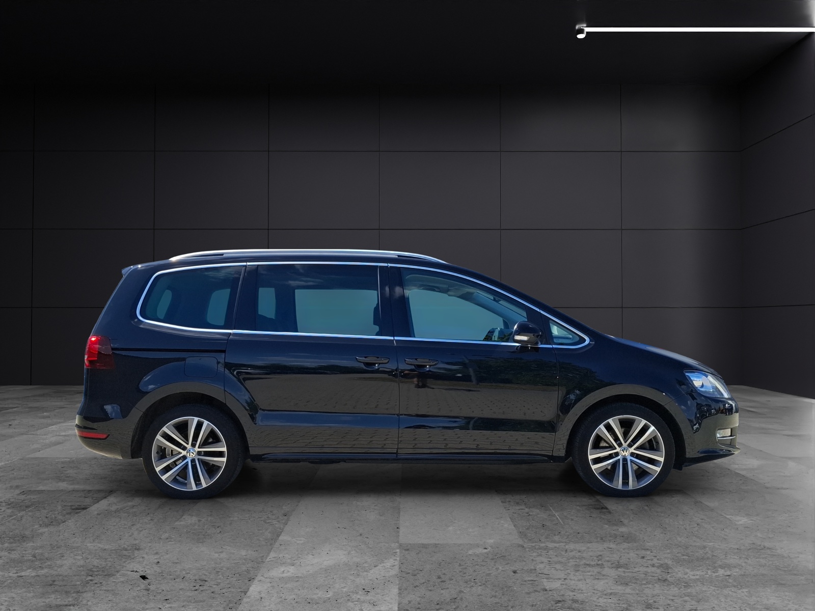 Fahrzeugabbildung Volkswagen Sharan TDI Highline Standhzg Xenon AHK Navi ACC RFK SHZ