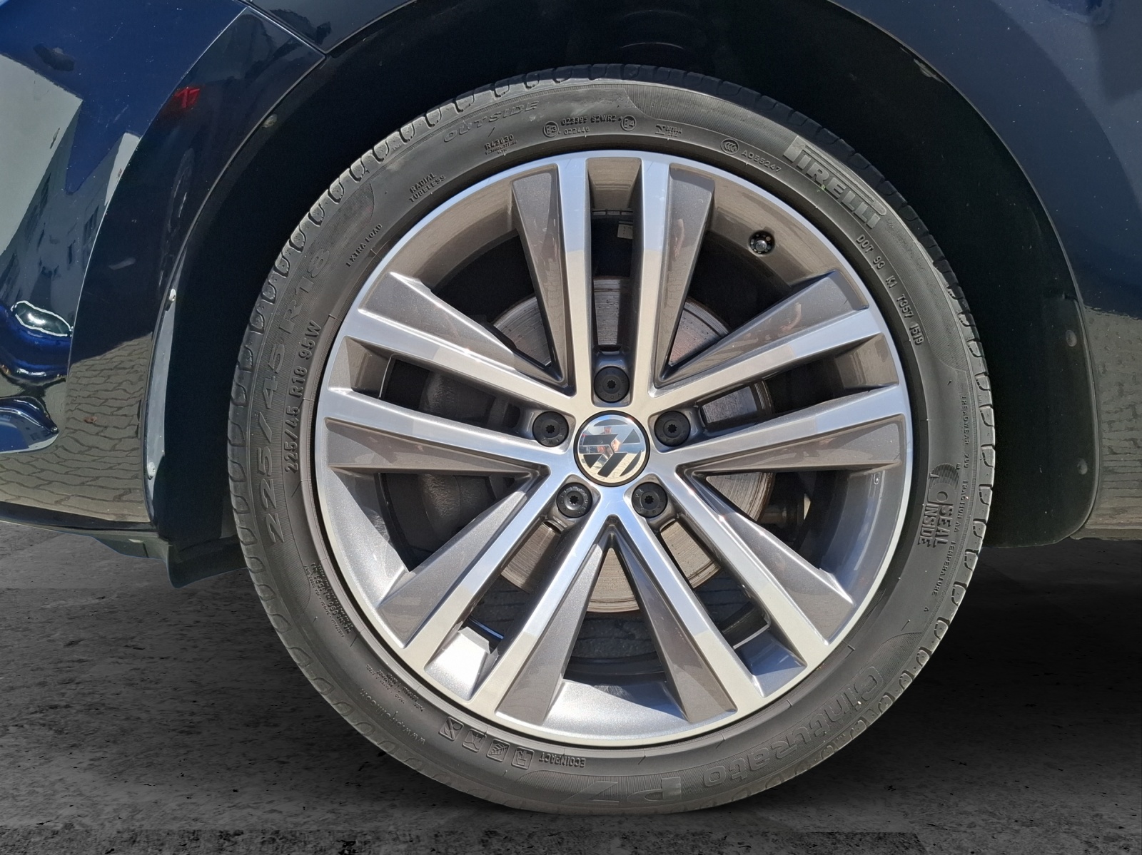 Fahrzeugabbildung Volkswagen Sharan TDI Highline Standhzg Xenon AHK Navi ACC RFK SHZ