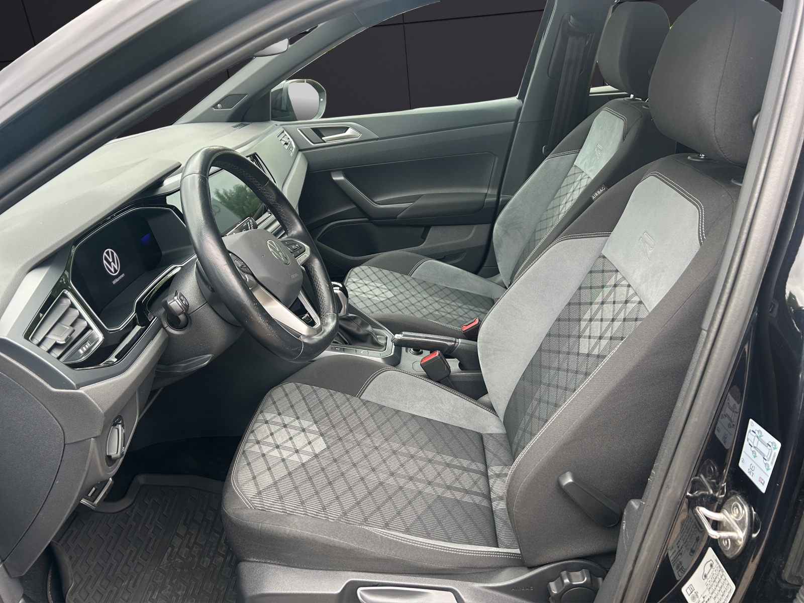 Fahrzeugabbildung Volkswagen Taigo R-Line DSG MATRIX NAVI RKF