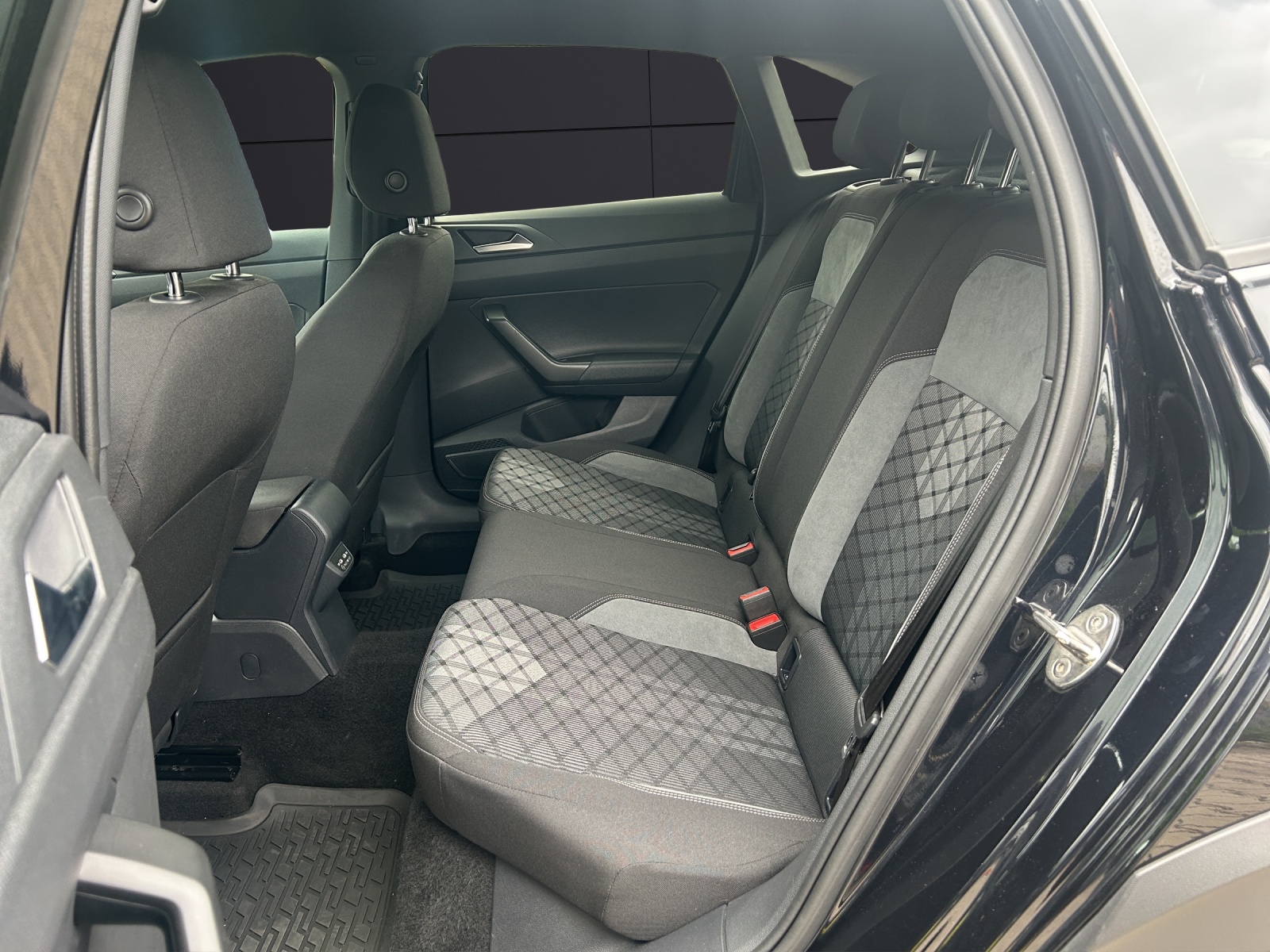 Fahrzeugabbildung Volkswagen Taigo R-Line DSG MATRIX NAVI RKF