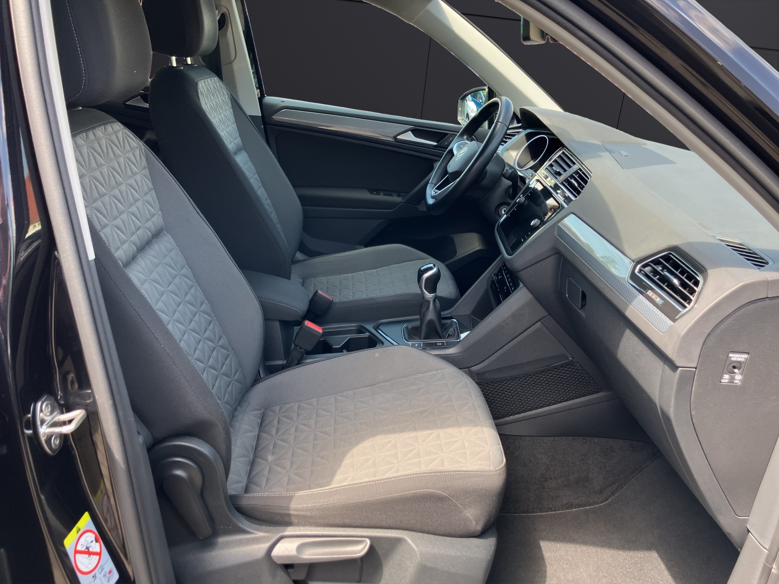 Fahrzeugabbildung Volkswagen Tiguan TSI Matrix AHK ACC PDC SH LM