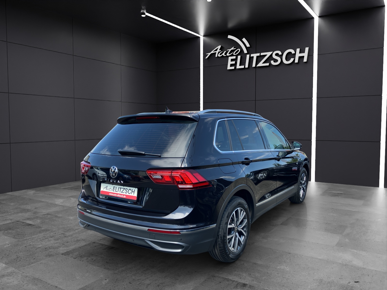 Fahrzeugabbildung Volkswagen Tiguan TSI Matrix AHK ACC PDC SH LM