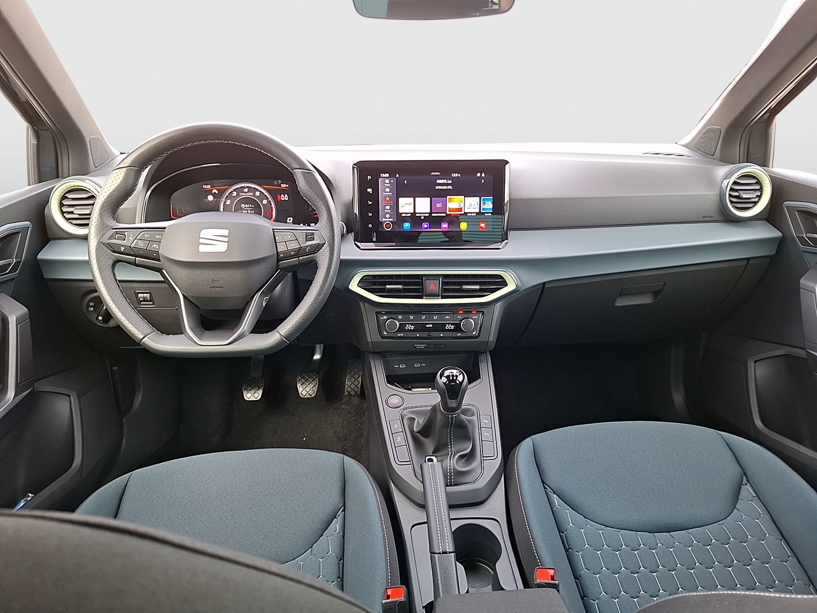 Fahrzeugabbildung SEAT Arona TSI Style LED Navi VC ACC RFK SHZ