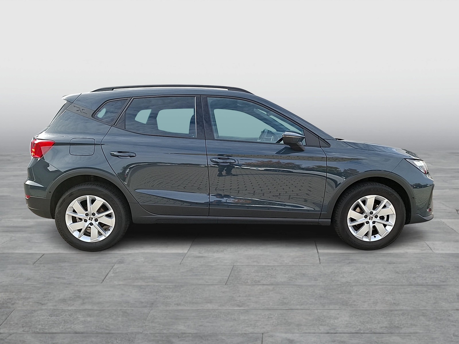 Fahrzeugabbildung SEAT Arona TSI Style LED Navi VC ACC RFK SHZ