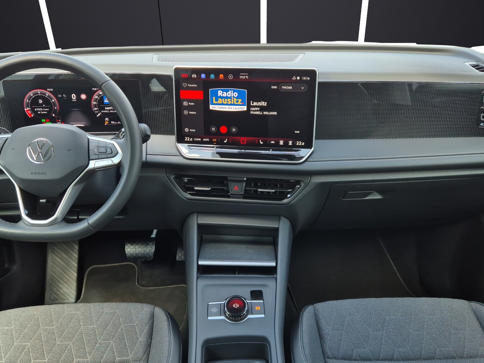 Fahrzeugabbildung Volkswagen Tiguan eTSI Life DSG LED AHK Navi AID ACC RFK SH