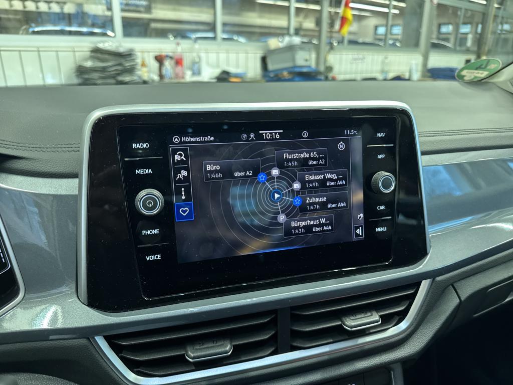 Fahrzeugabbildung Volkswagen T-Roc TSI Style DSG LEDplus AHK Navi AID ACC RFK SH