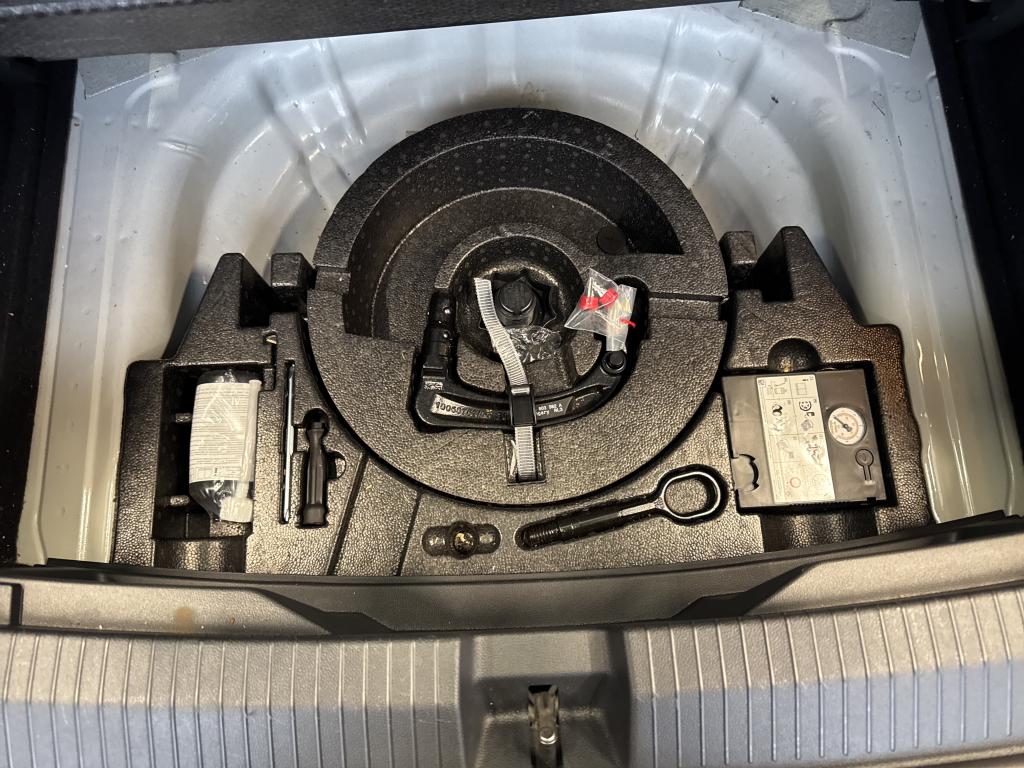 Fahrzeugabbildung Volkswagen T-Roc TSI Style DSG LEDplus AHK Navi AID ACC RFK SH