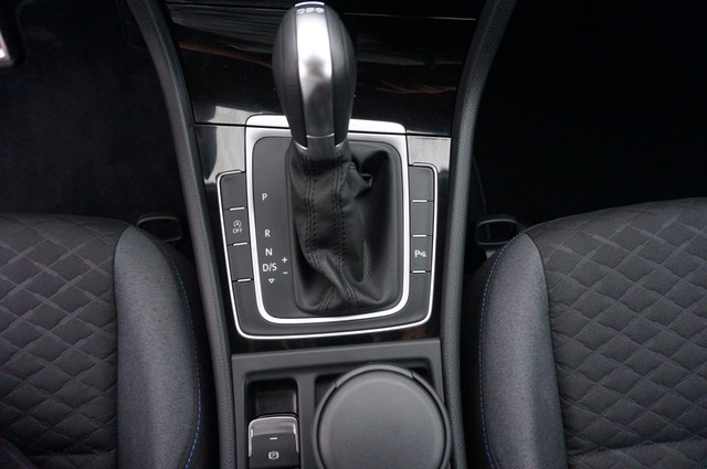 Fahrzeugabbildung Volkswagen Golf VII Variant TDI Join DSG Navi PDC SH LM