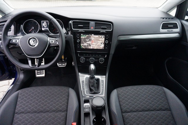 Fahrzeugabbildung Volkswagen Golf VII Variant TDI Join DSG Navi PDC SH LM