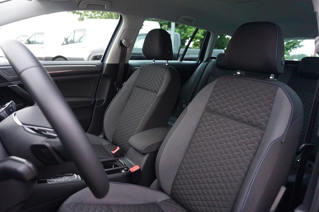 Fahrzeugabbildung Volkswagen Golf VII Variant TDI Join DSG Navi PDC SH LM