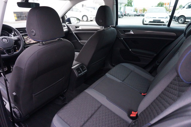 Fahrzeugabbildung Volkswagen Golf VII Variant TDI Join DSG Navi PDC SH LM