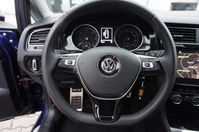 Fahrzeugabbildung Volkswagen Golf VII Variant TDI Join DSG Navi PDC SH LM