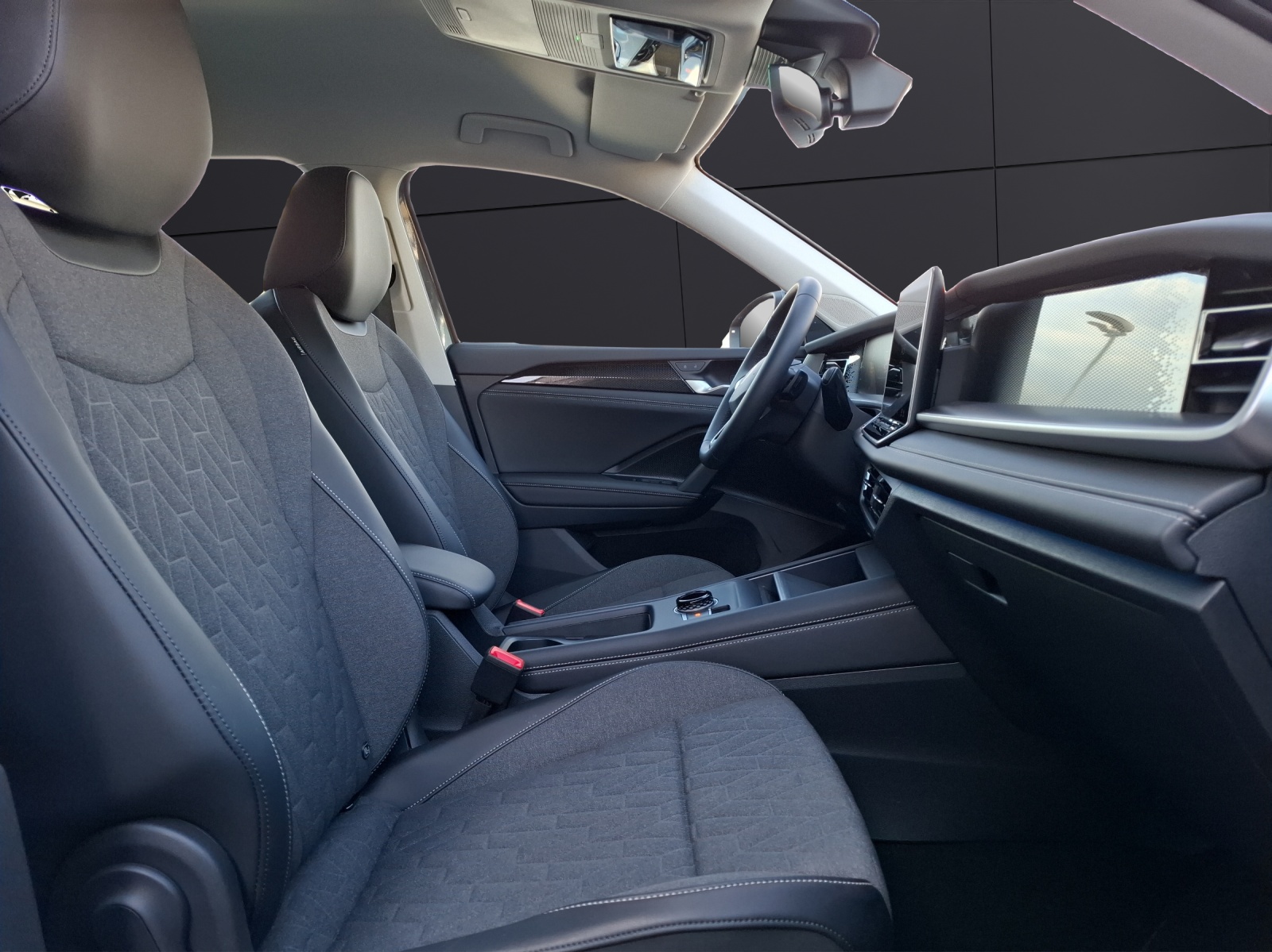 Fahrzeugabbildung Volkswagen Tayron eTSI Life DSG LED AHK Navi AID ACC RFK SH