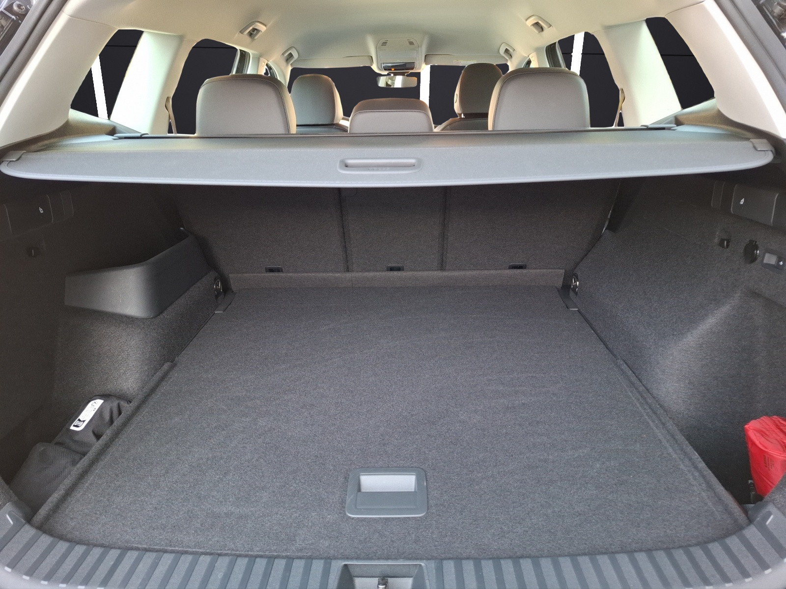 Fahrzeugabbildung Volkswagen Tayron eTSI Life DSG LED AHK Navi AID ACC RFK SH