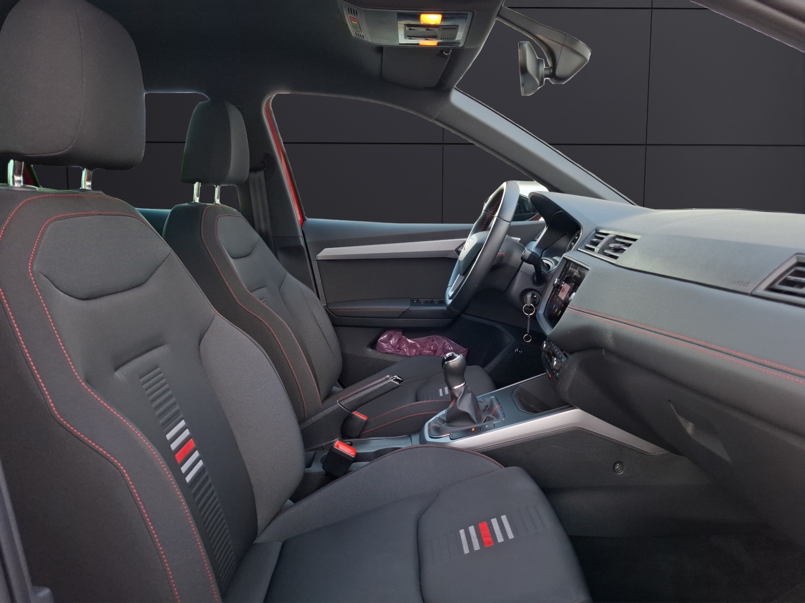 Fahrzeugabbildung SEAT Arona TSI FR-Line Beats LED AHK Navi GRA RFK SH 17