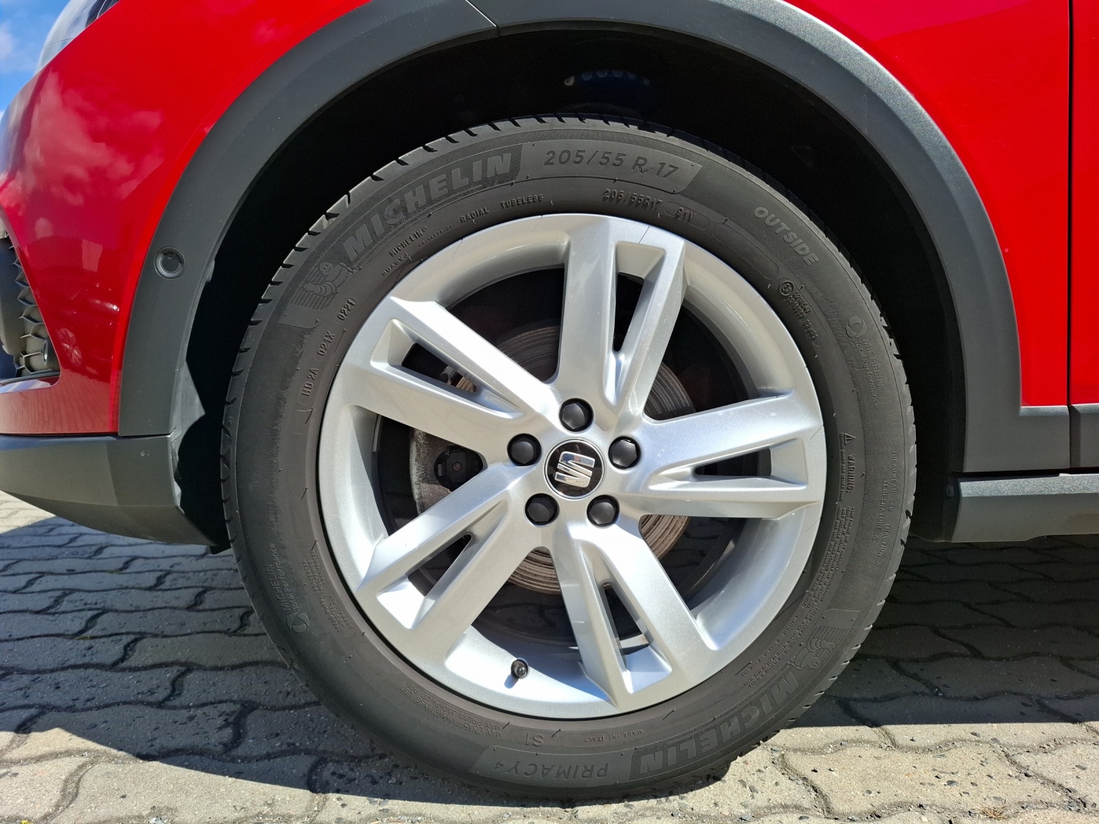 Fahrzeugabbildung SEAT Arona TSI FR-Line Beats LED AHK Navi GRA RFK SH 17
