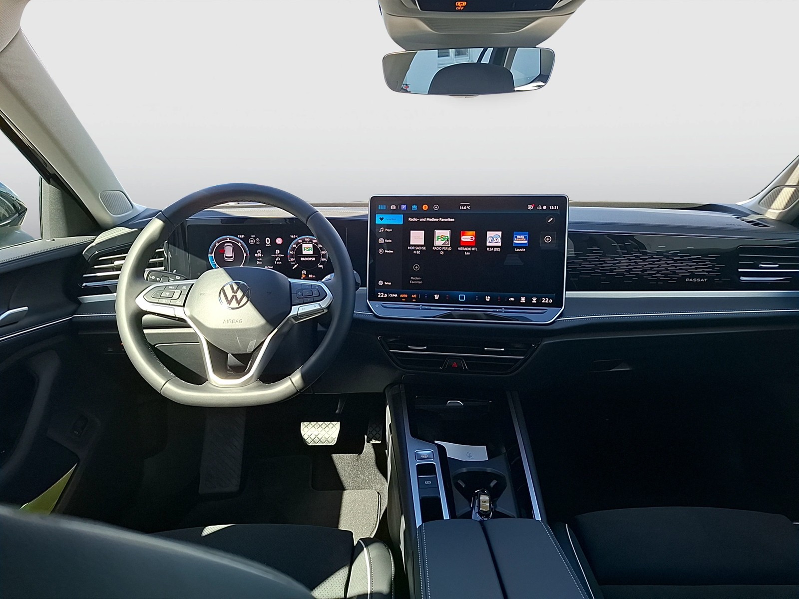 Fahrzeugabbildung Volkswagen Passat Variant TDI Elegance DSG Matrix AHK Navi HUD AID ACC RFK SH