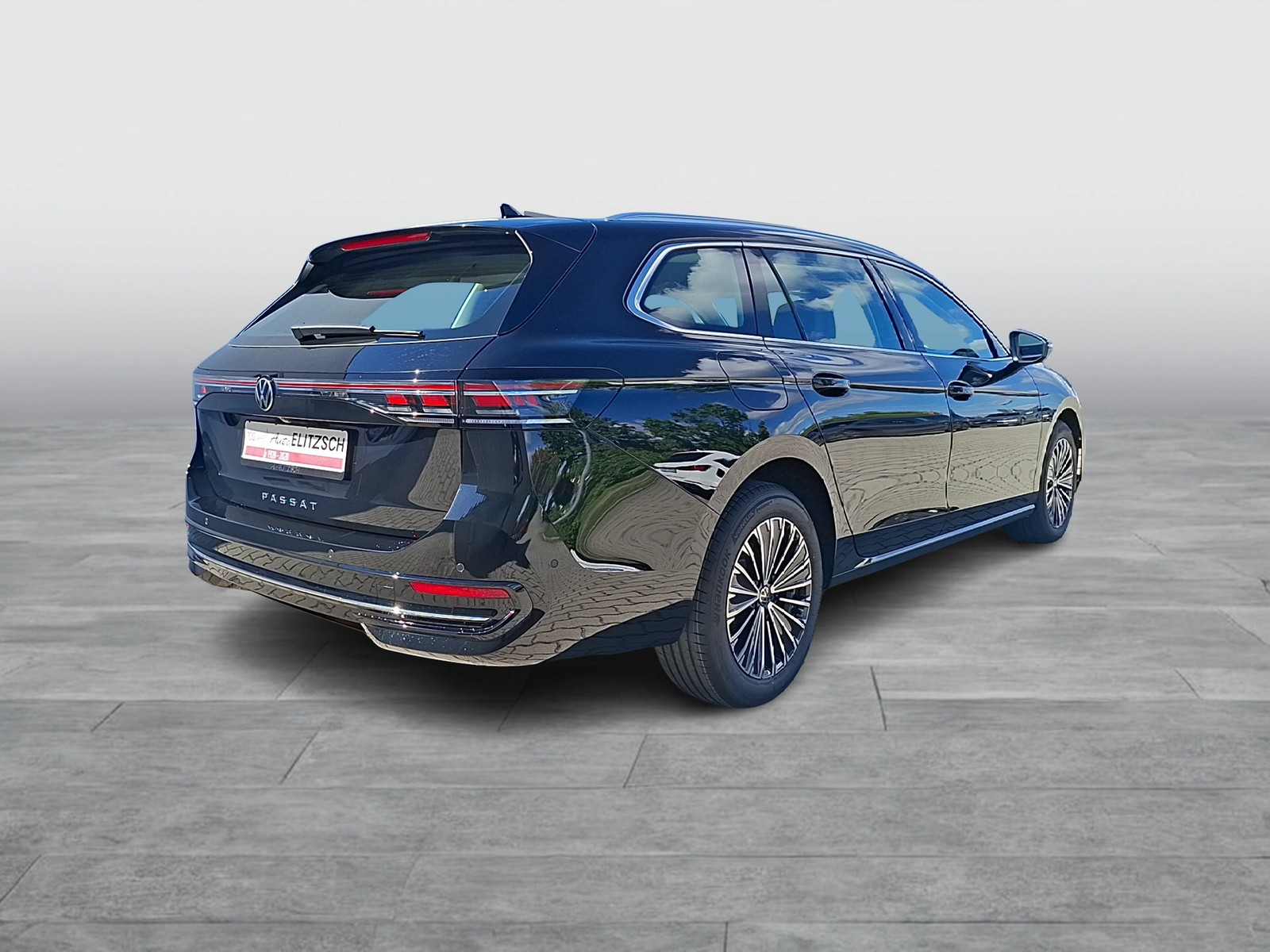 Fahrzeugabbildung Volkswagen Passat Variant TDI Elegance DSG Matrix AHK Navi HUD AID ACC RFK SH