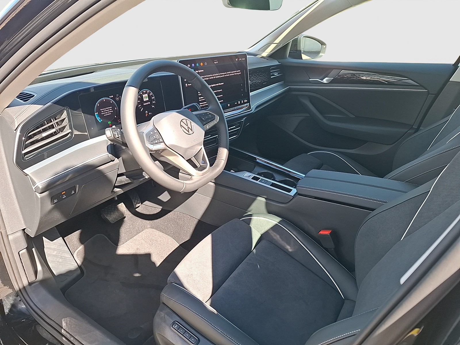 Fahrzeugabbildung Volkswagen Passat Variant TDI Elegance DSG Matrix AHK Navi HUD AID ACC RFK SH