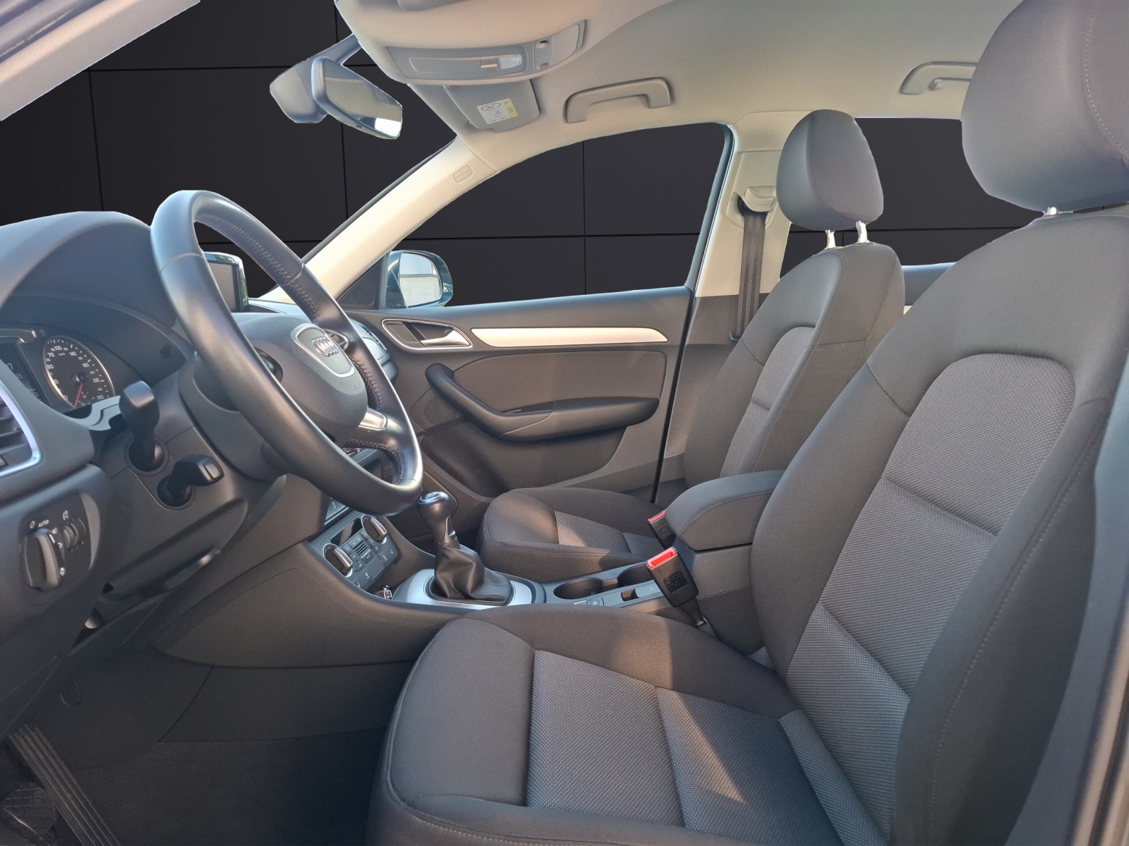 Fahrzeugabbildung Audi Q3 TDI LED AHK GRA PDC SH LM