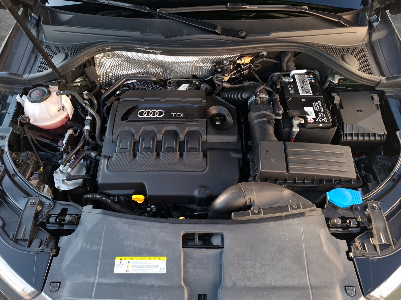 Fahrzeugabbildung Audi Q3 TDI LED AHK GRA PDC SH LM