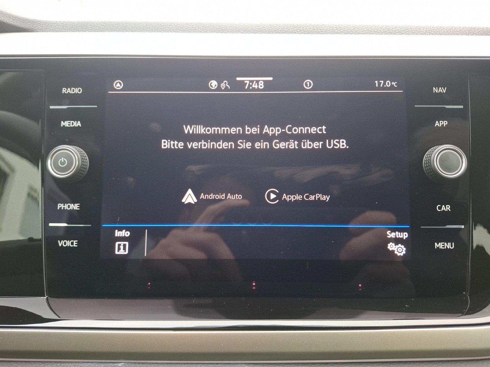 Fahrzeugabbildung Volkswagen Polo TSI Move LED CarPlay AID PDC SH LM