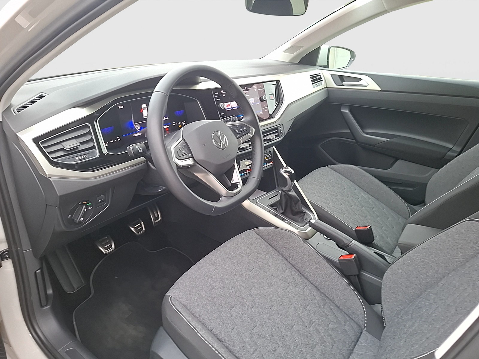 Fahrzeugabbildung Volkswagen Polo TSI Move LED CarPlay AID PDC SH LM