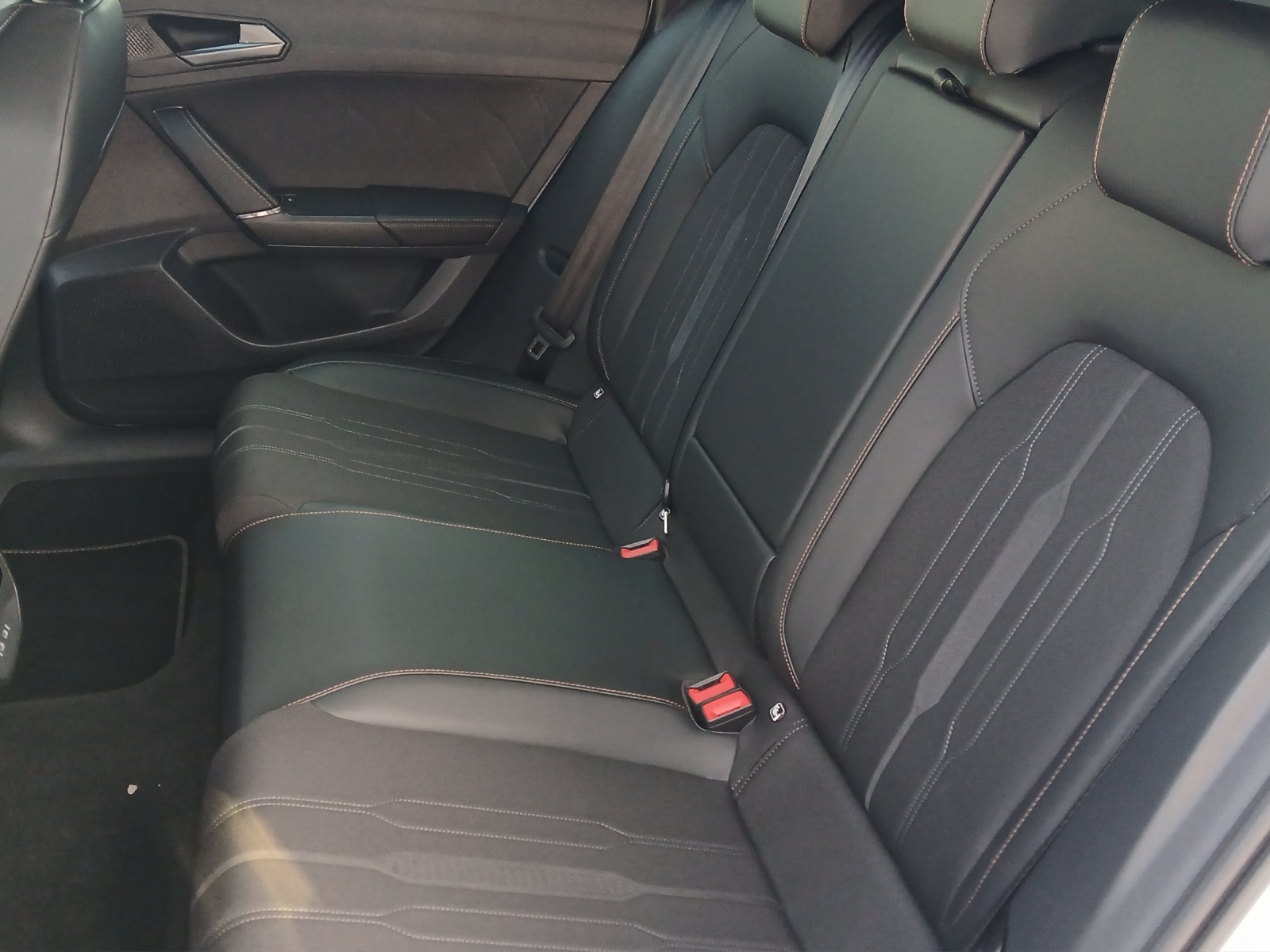 Fahrzeugabbildung CUPRA Leon ST TSI DSG LED AHK Navi Climatronic ACC RFK SH LM