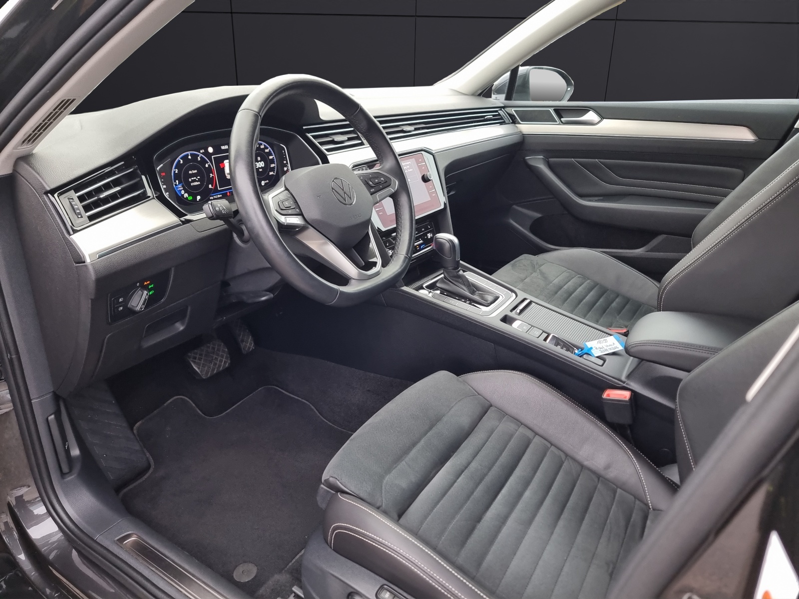 Fahrzeugabbildung Volkswagen Passat Variant TSI Elegance DSG Matrix Navi AID ACC RFK SH