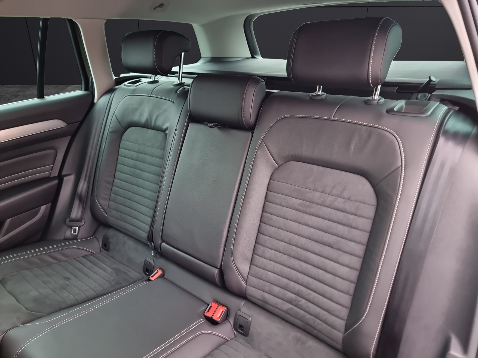 Fahrzeugabbildung Volkswagen Passat Variant TSI Elegance DSG Matrix Navi AID ACC RFK SH