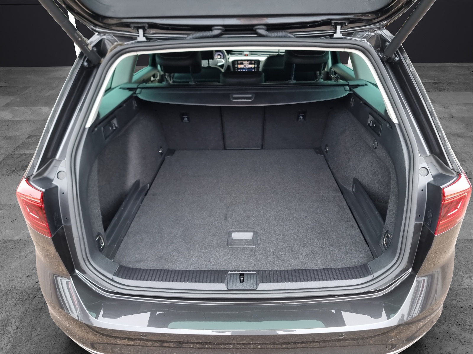 Fahrzeugabbildung Volkswagen Passat Variant TSI Elegance DSG Matrix Navi AID ACC RFK SH