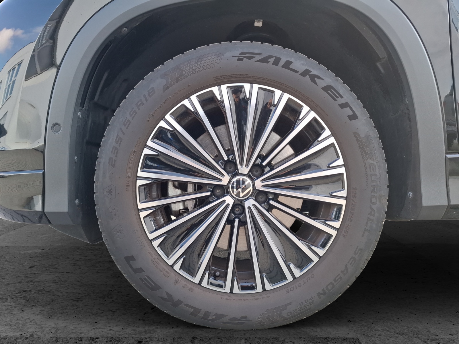 Fahrzeugabbildung Volkswagen Tayron eTSI Life DSG 7-Si Matrix AHK Navi AID ACC RFK SH