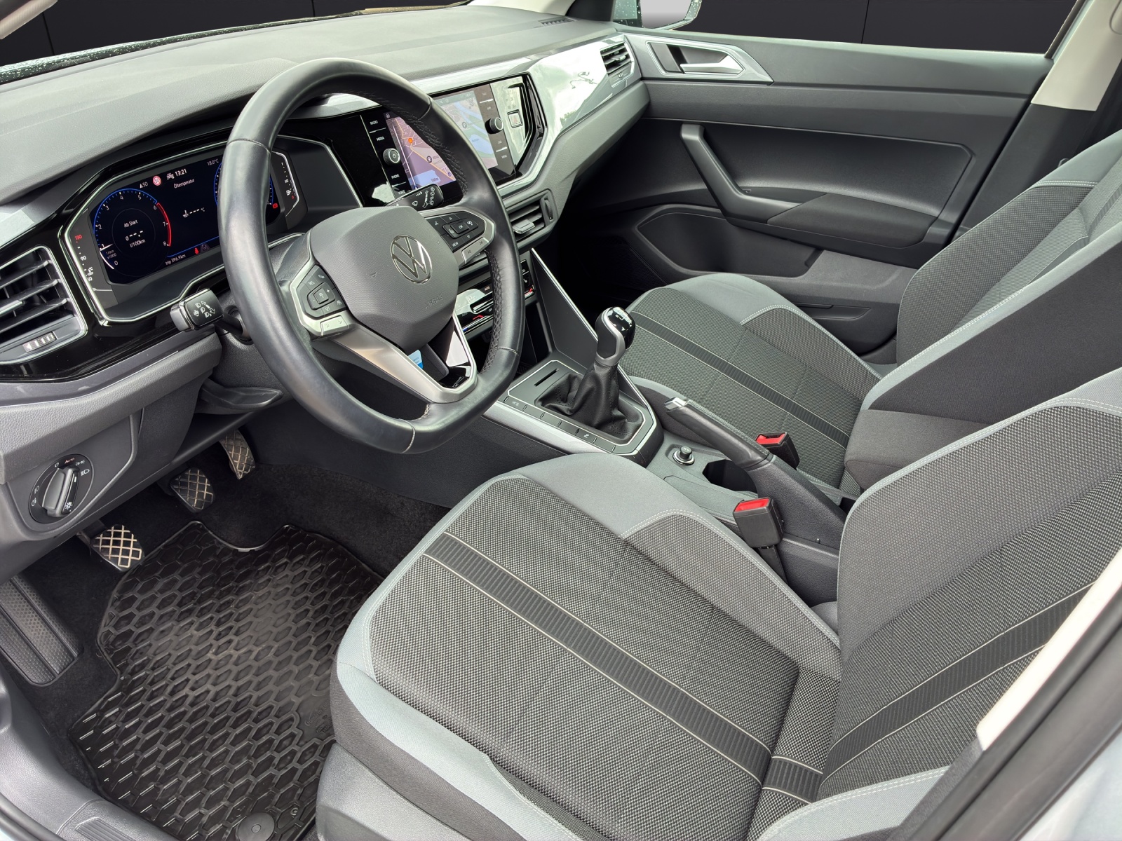 Fahrzeugabbildung Volkswagen Polo TSI Style IQ.Light Navi ACC SHZ App-Connect