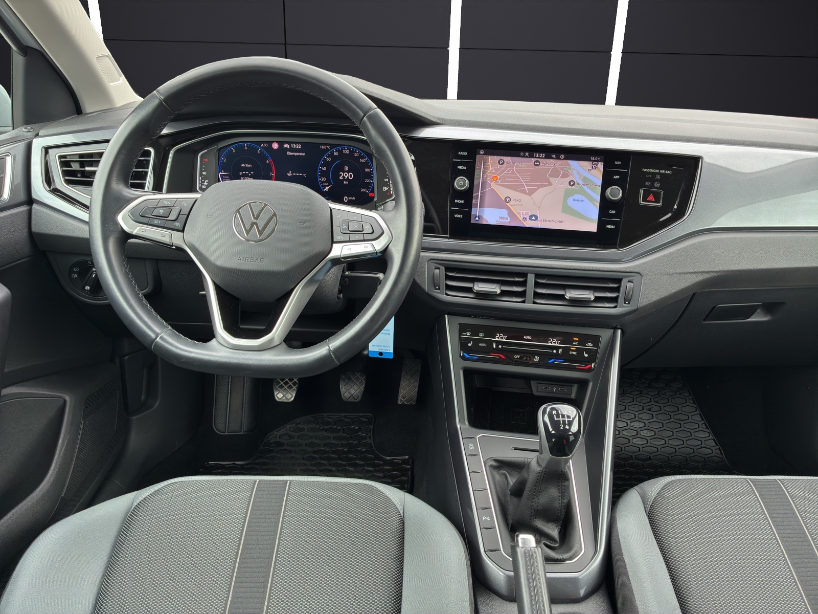 Fahrzeugabbildung Volkswagen Polo TSI Style IQ.Light Navi ACC SHZ App-Connect