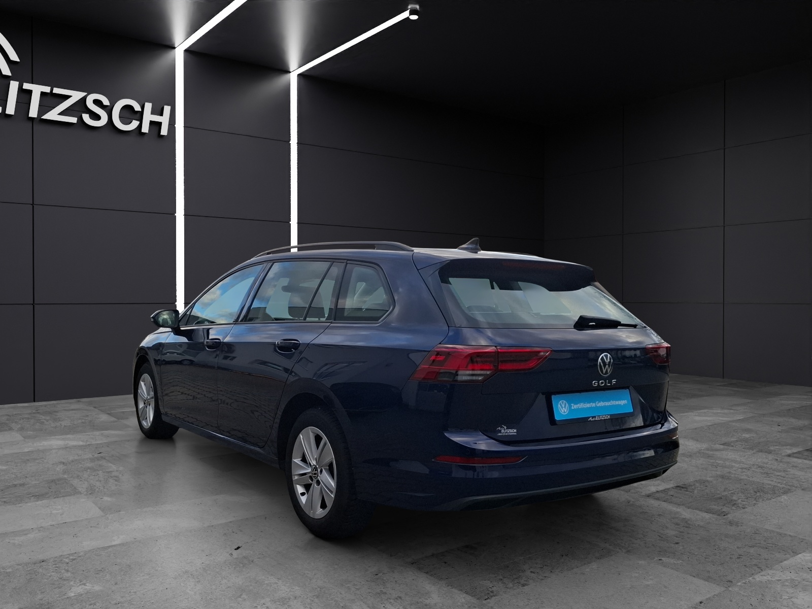 Fahrzeugabbildung Volkswagen Golf VIII Variant TSI Life LED ACC AID NAVI PDC SHZ LM
