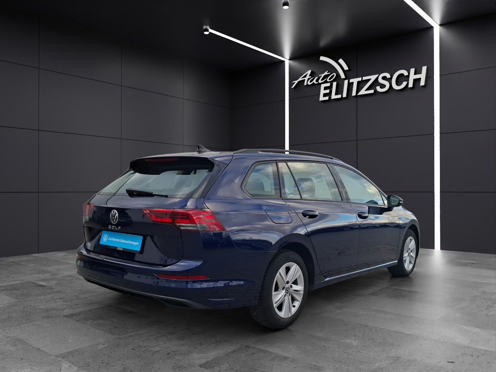 Fahrzeugabbildung Volkswagen Golf VIII Variant TSI Life LED ACC AID NAVI PDC SHZ LM