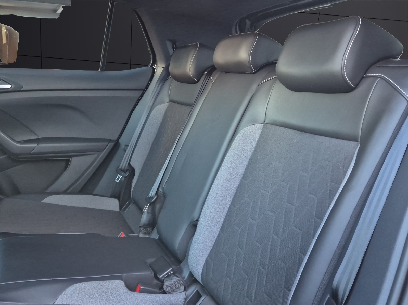 Fahrzeugabbildung Volkswagen T-Cross TSI Goal DSG LED AHK Navi AID ACC Park-Assist SH LM